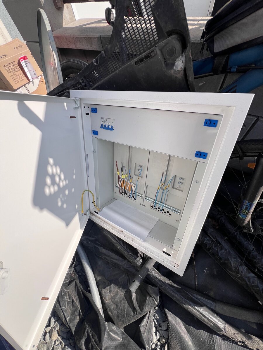 Plechová skříň pro rozvaděč Nová - 2