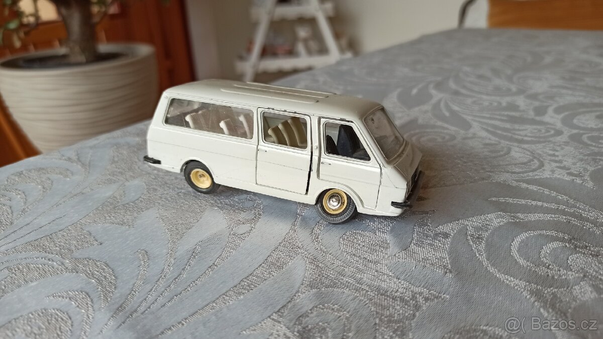 Stará ruská kovová hračka - 2