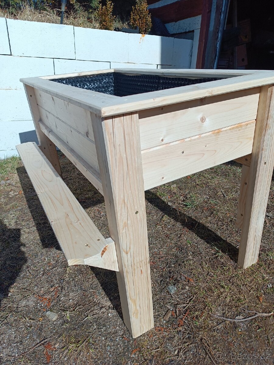 Dřevěný květináč - 2