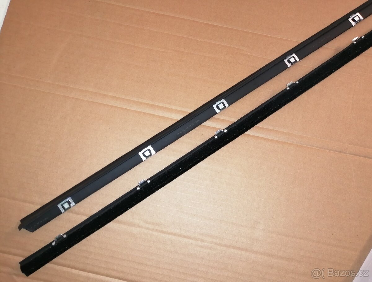 Těsnění skla Suzuki Samurai. - 2