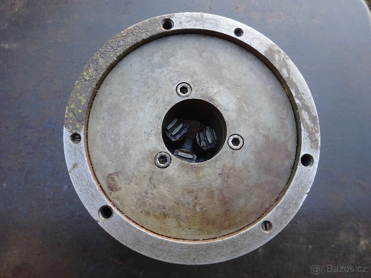 Tříčelisťové sklíčidlo TOS - 2