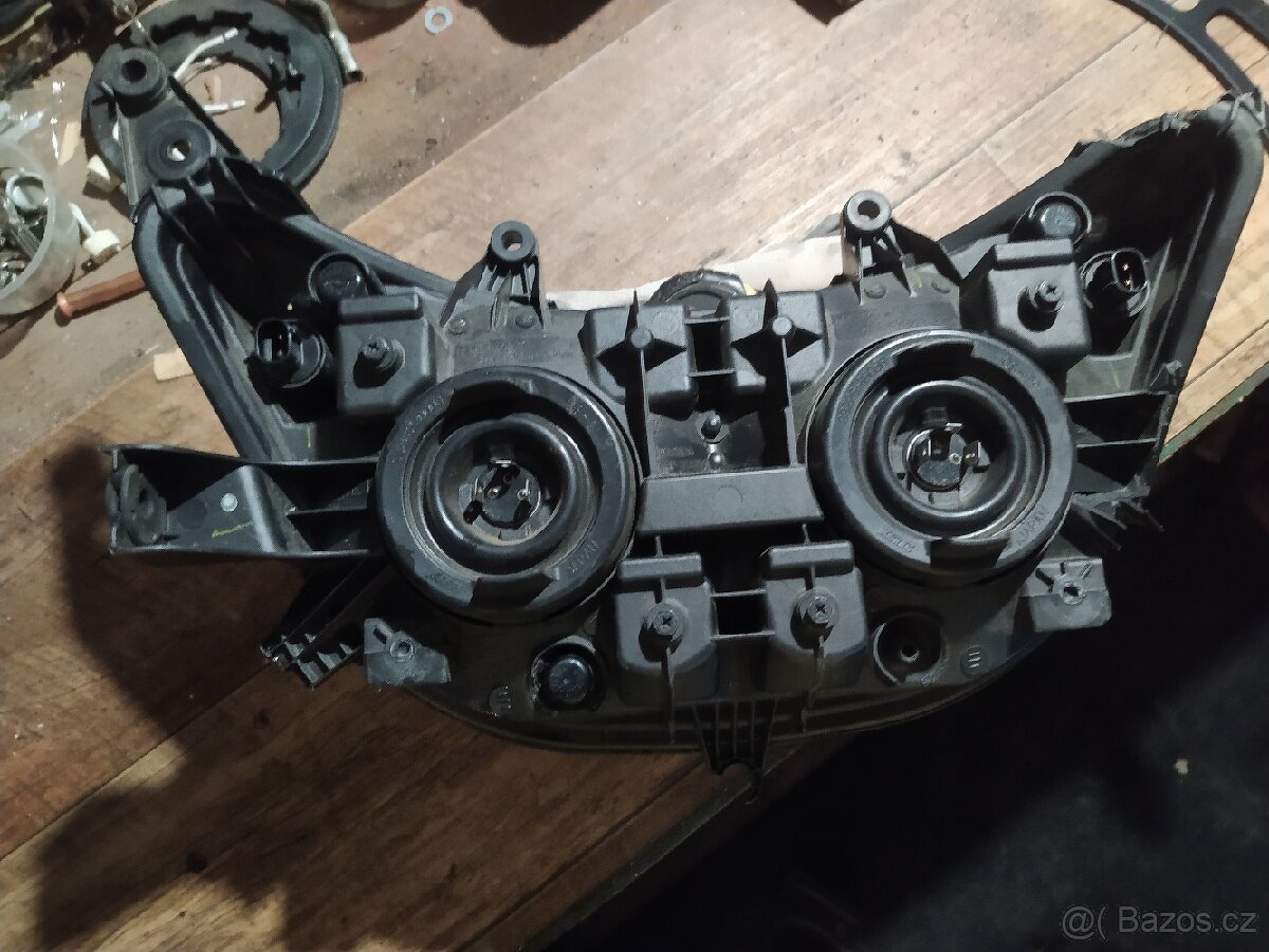 Světlo suzuki v-strom 650 - 2