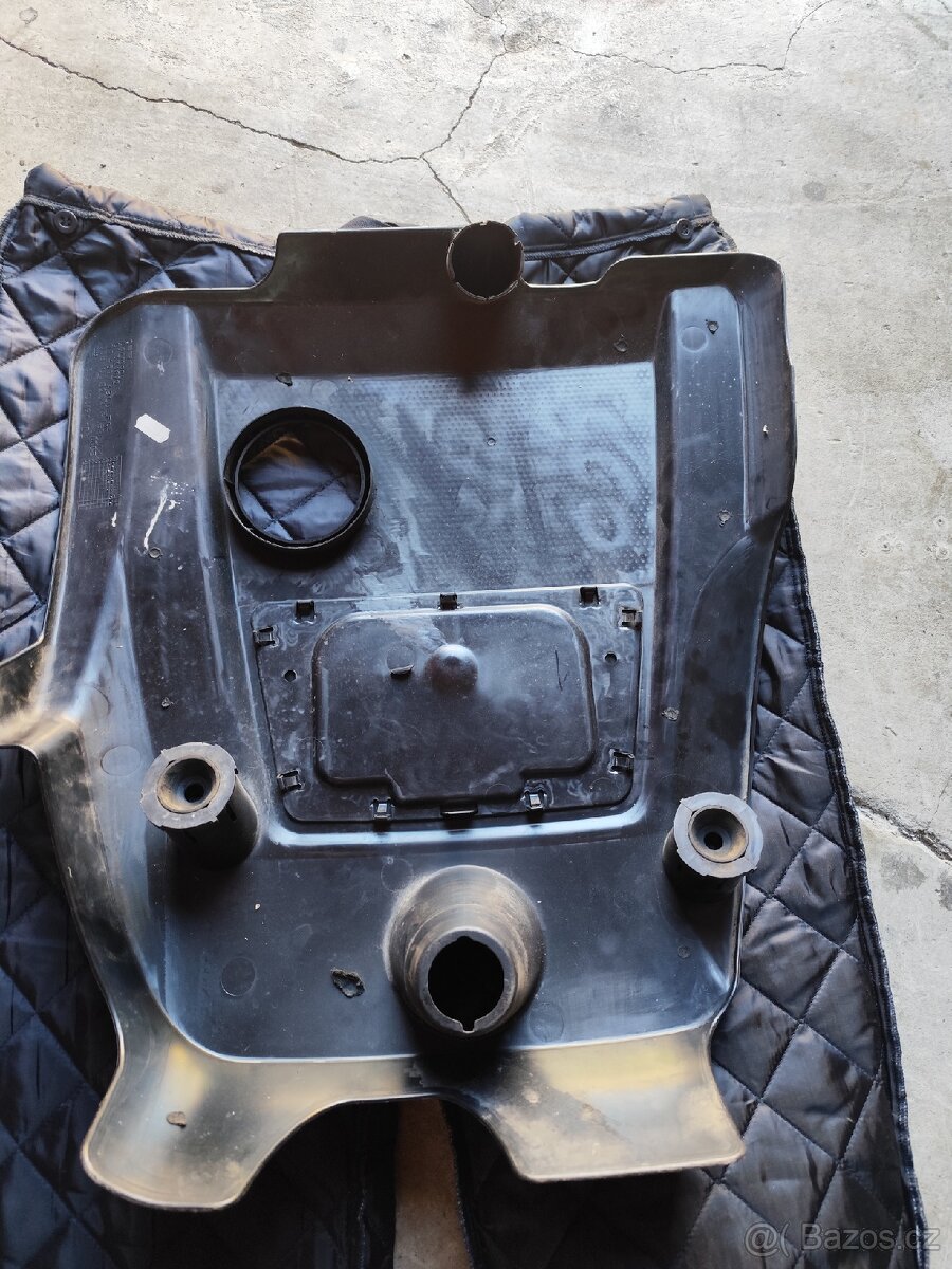 Kryt motoru 1.9tdi - 2