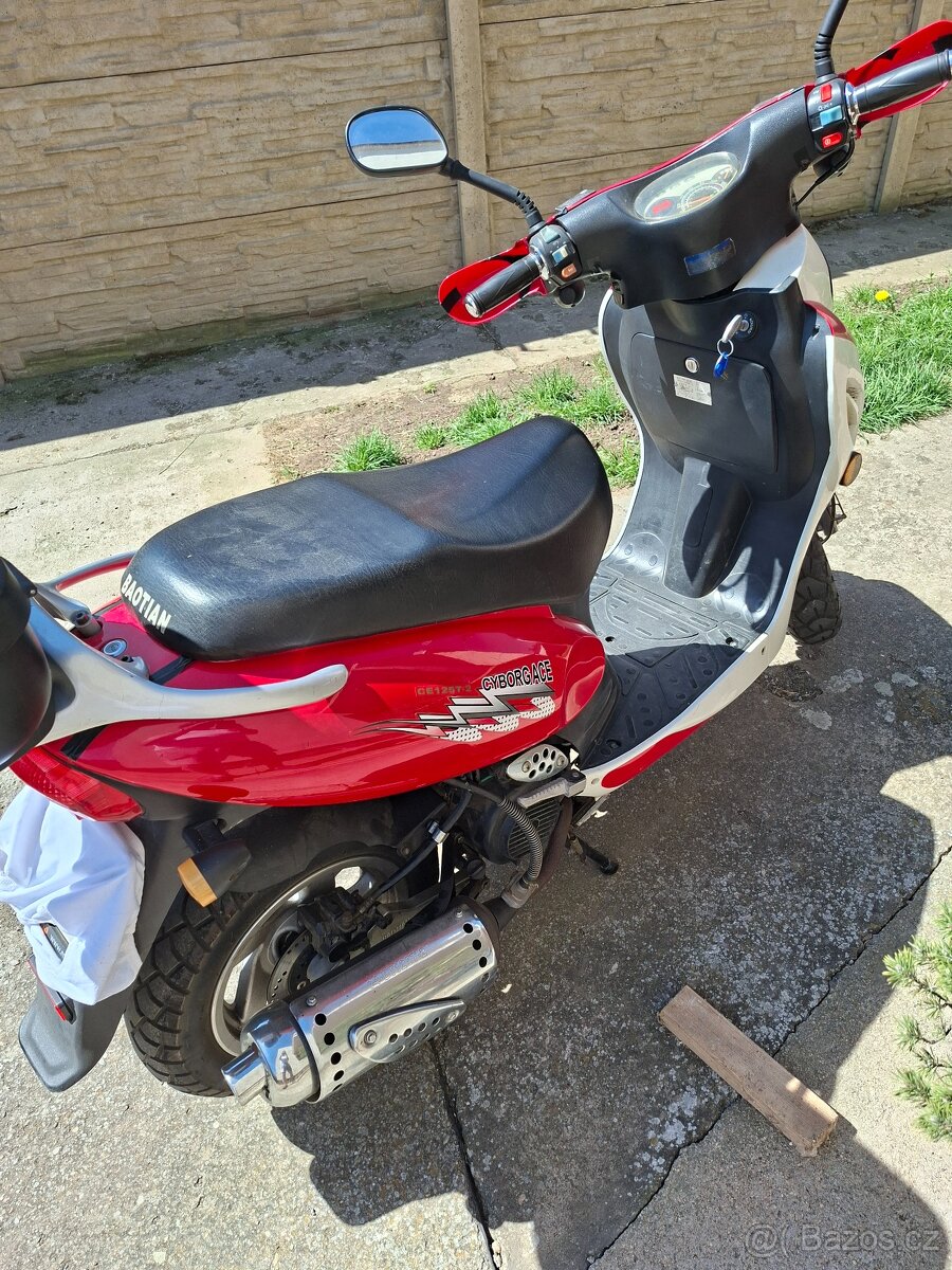 Skútr 125 ccm - 2
