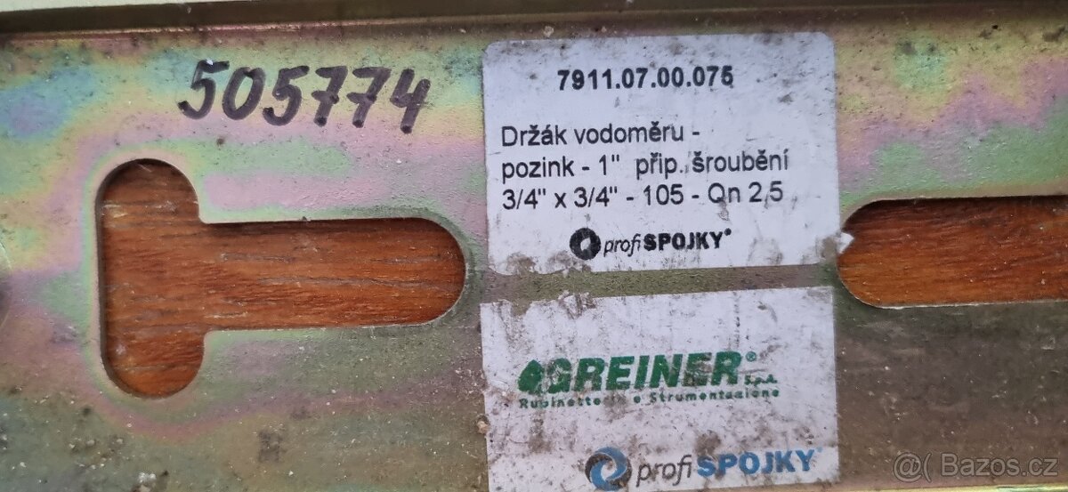 Držák vodoměru 3/4" rozteč 105mm - 2