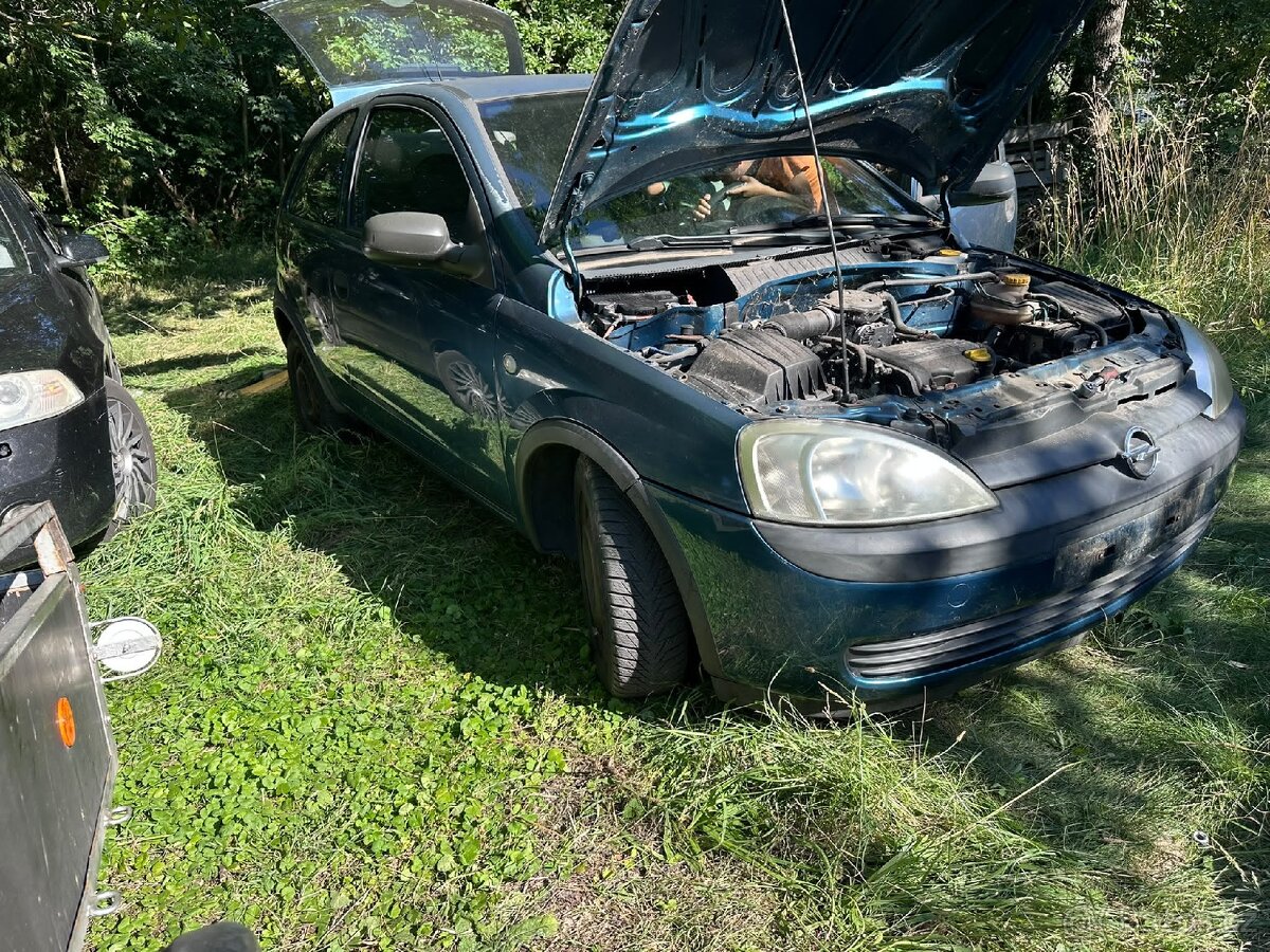Opel corsa c 1.0 obsah 2005 rok - 2