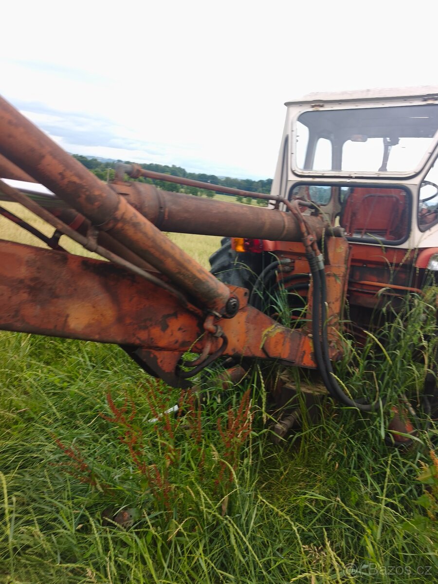 Bělorus traktor bagr - 2