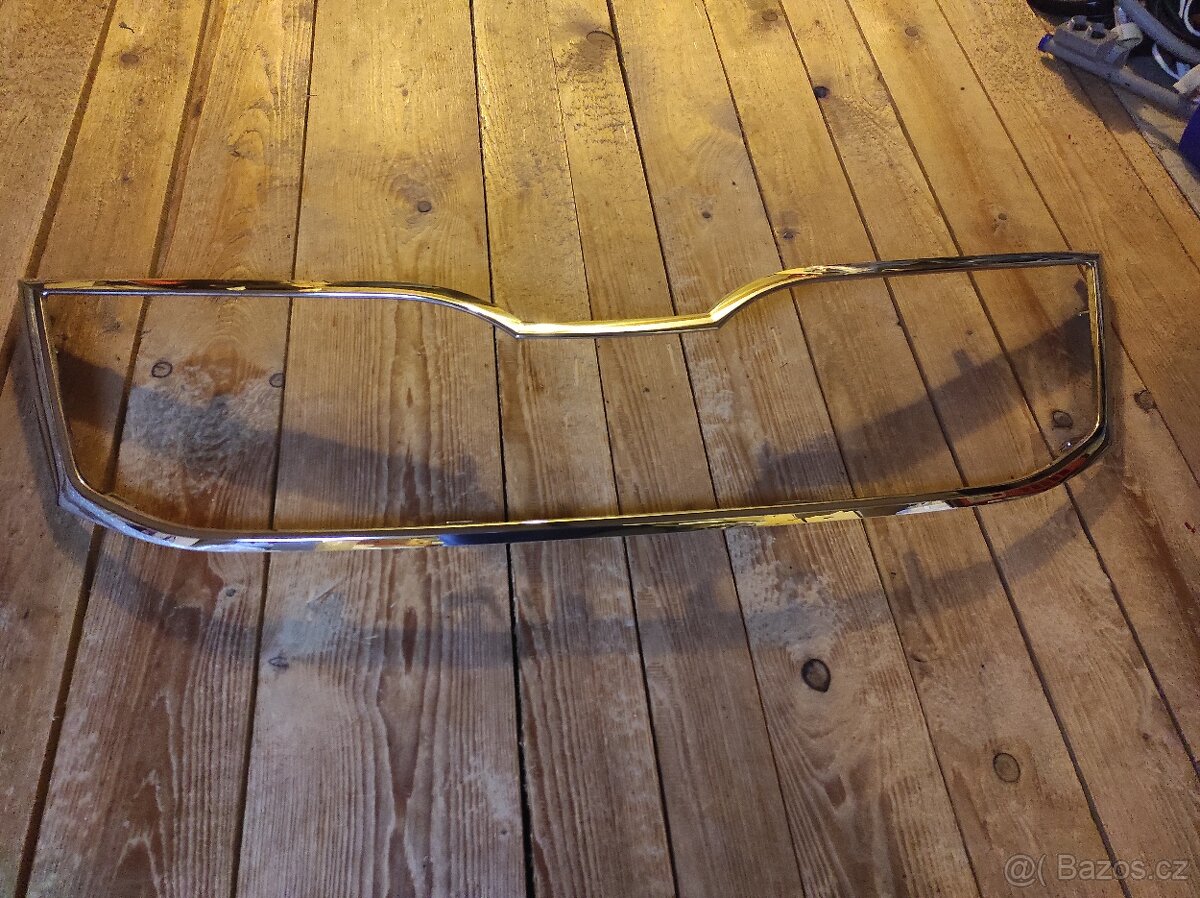Original ramecek predni masky Skoda Octavia iii FL - 2