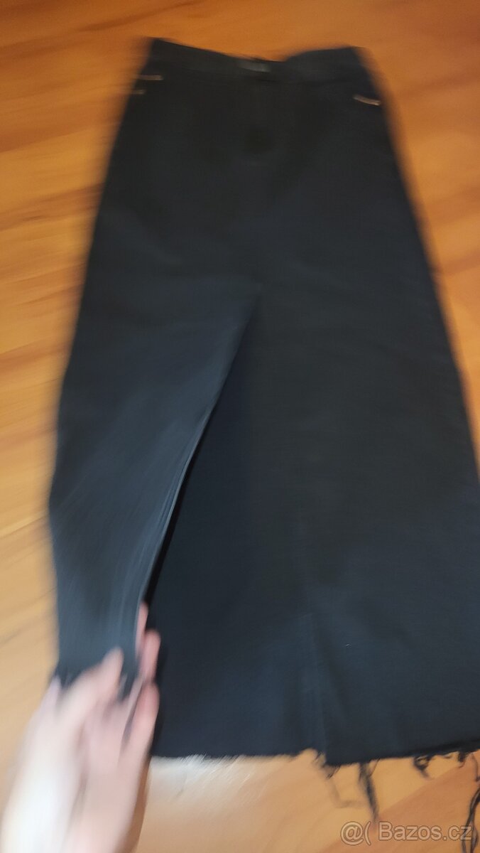 Cerna slusiva sukne Stradivarius vel.34 - 2