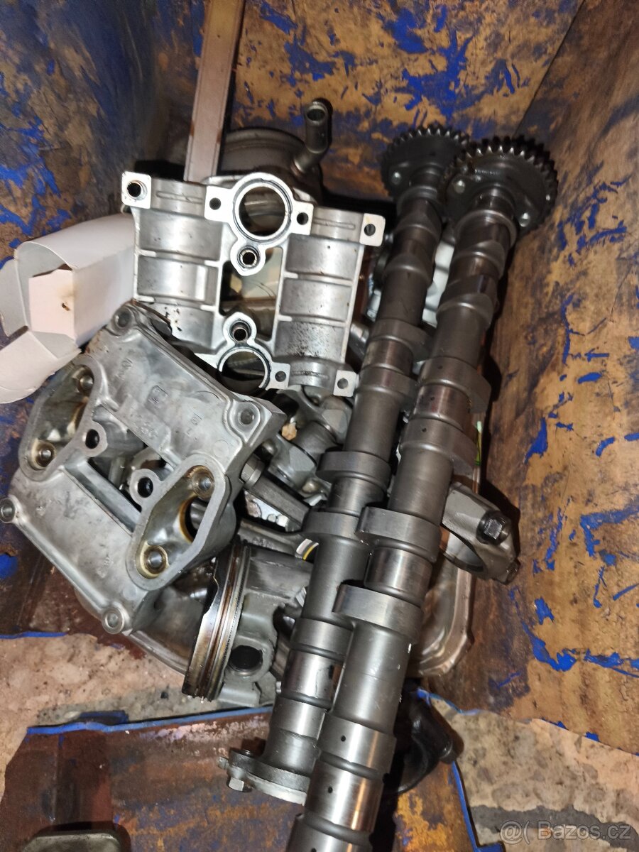 Části motoru Honda CBR 929 fireblade - 2