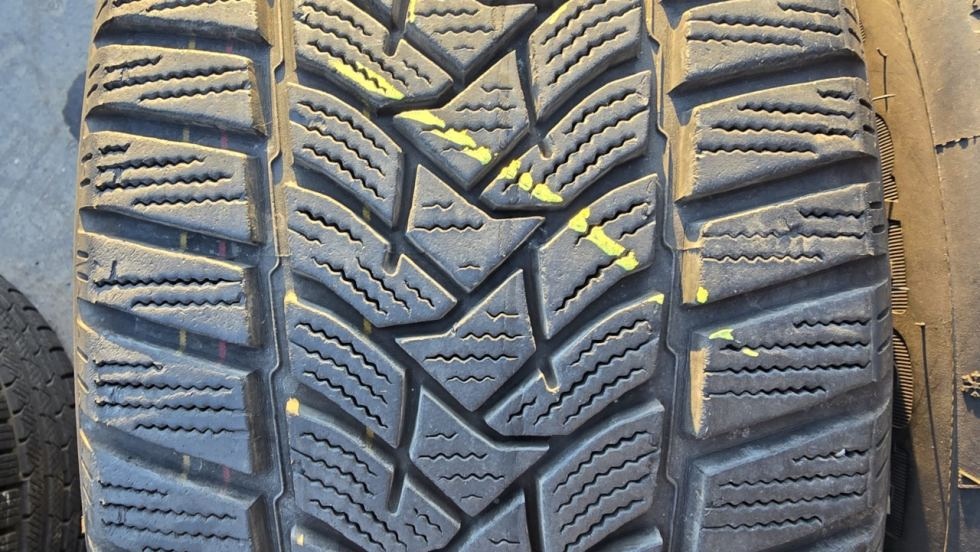 Zimní pneu 205/55/16 Dunlop - 2