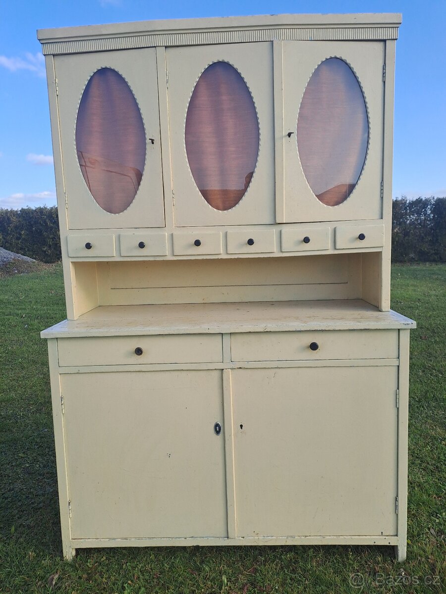 babiččin kredenc na chalupu - krásný - 2