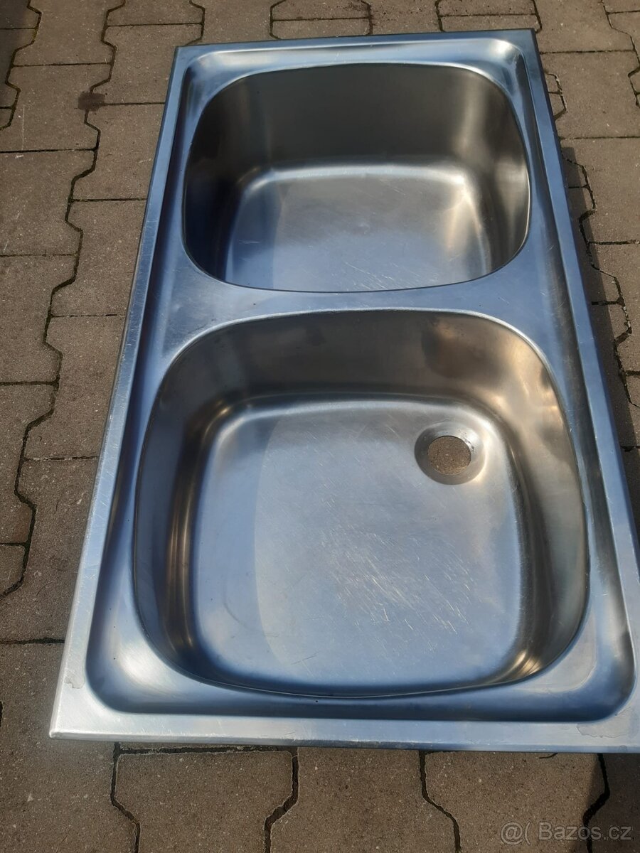 Nerezový kuchyňský dvoudřez dřez - 2