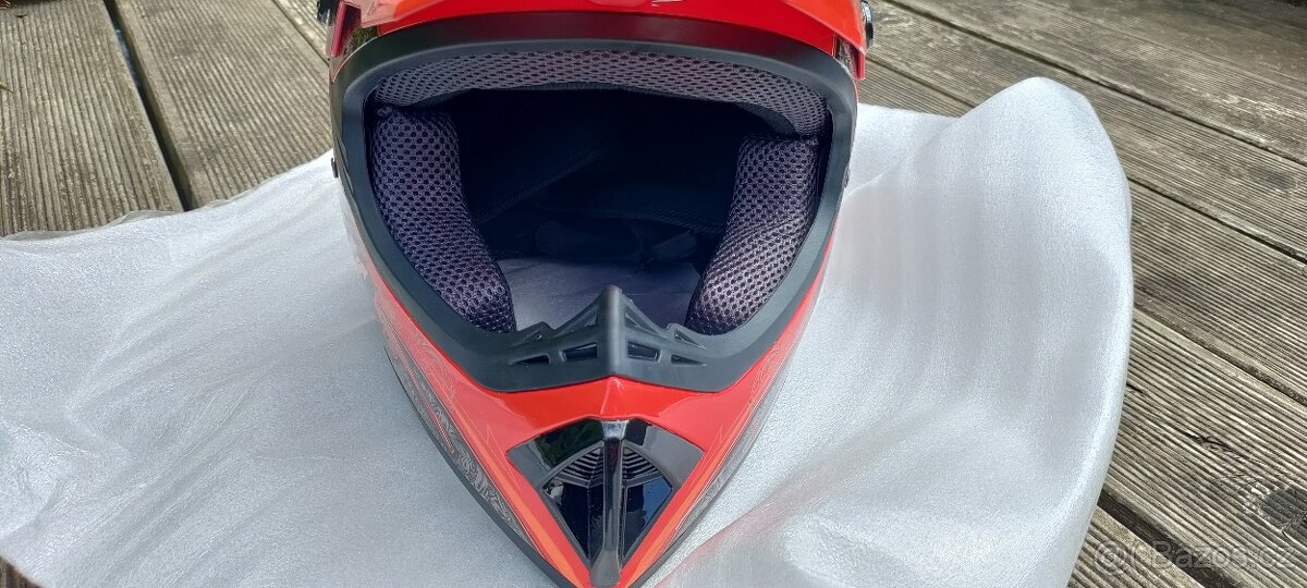 Nová dětská helma červená - 2