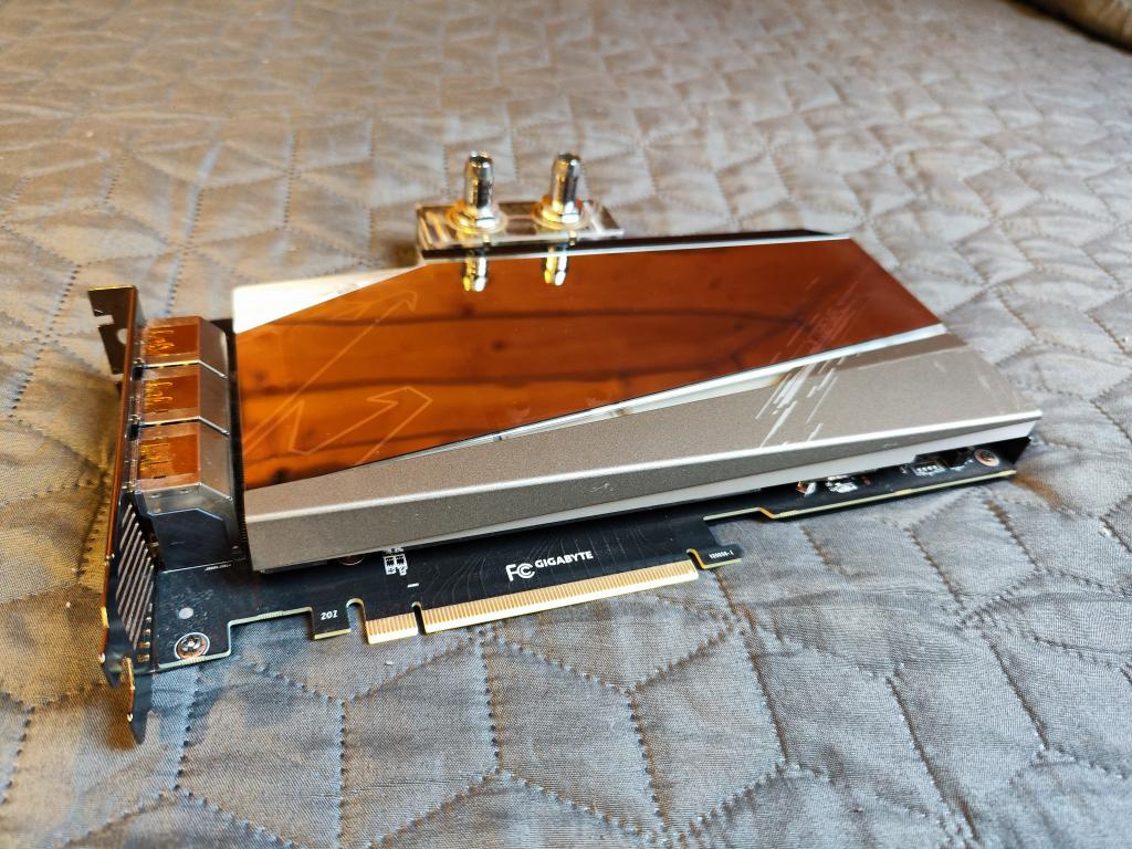 GeForce RTX 3080 XTREME WATERFORCE WB 10G - 2