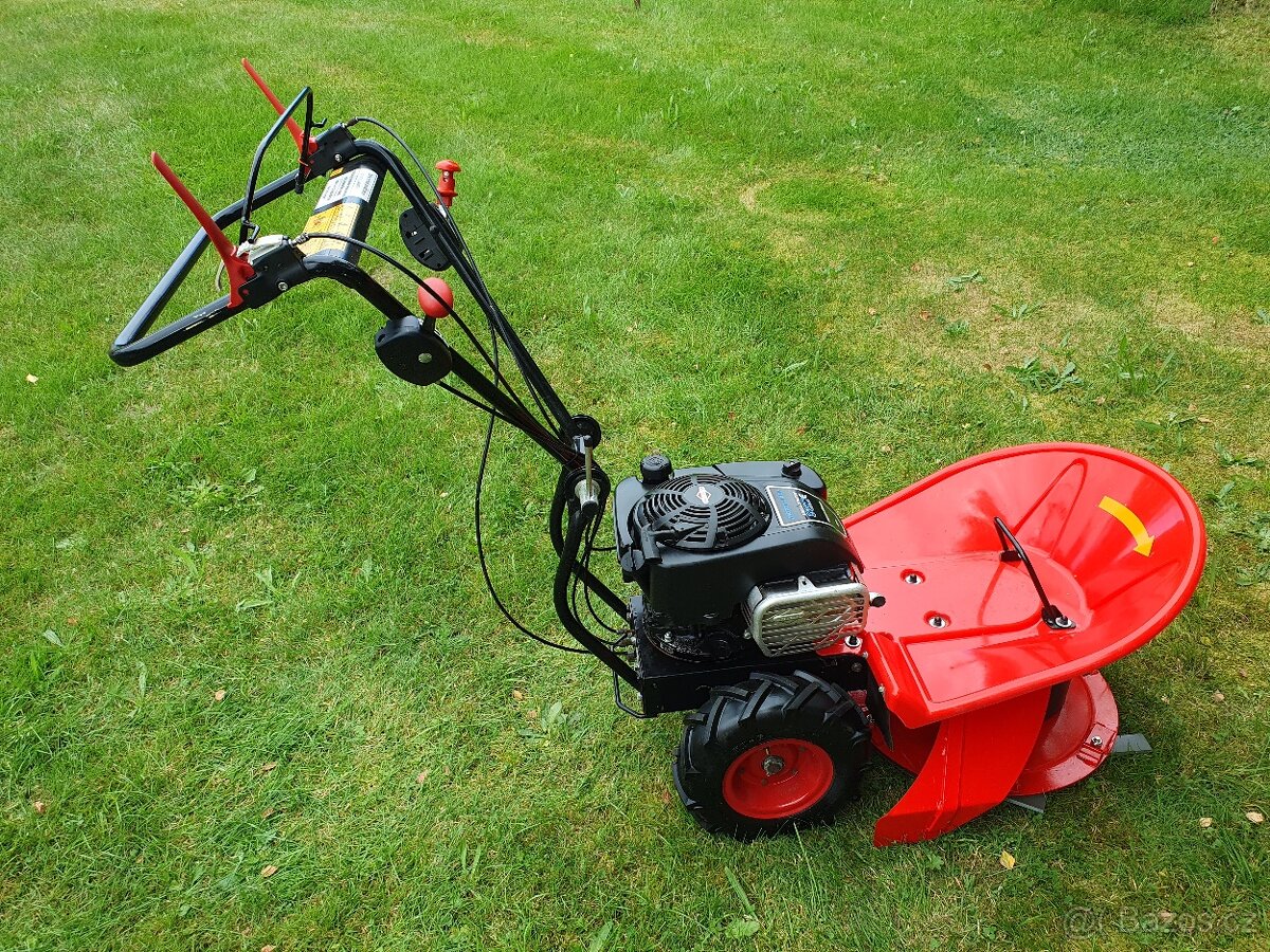 Prodám českou bubnovou sekačku Motor Jikov BDR 583, málo pou - 2