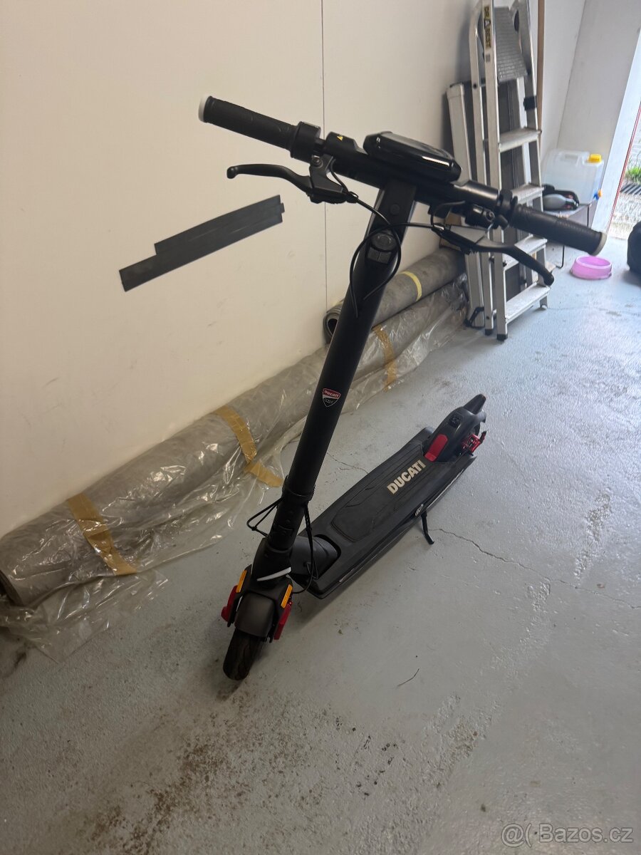 Elektrokoloběžka Ducati PRO III - 2