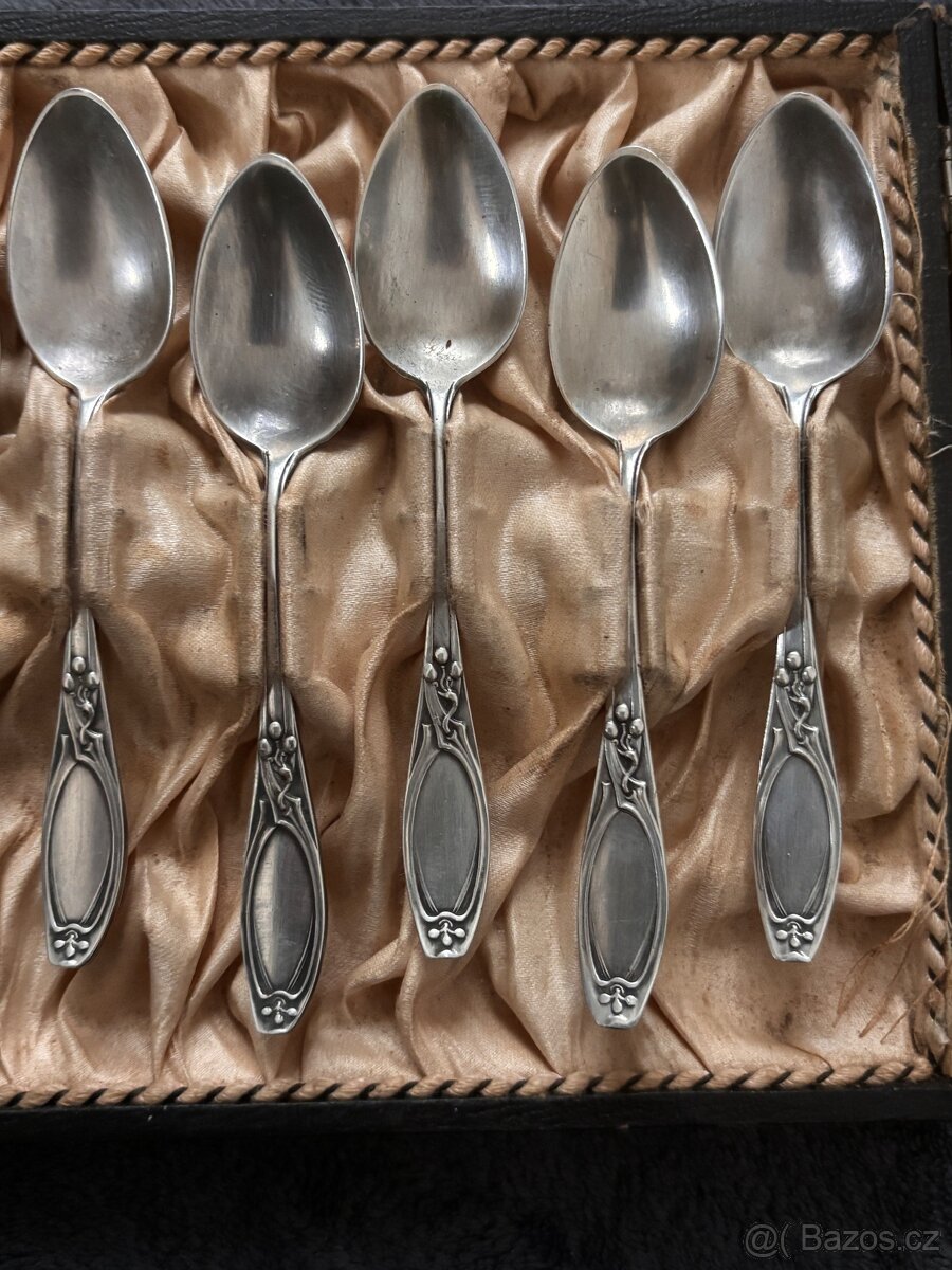 Staré hodiny foťáky - 2