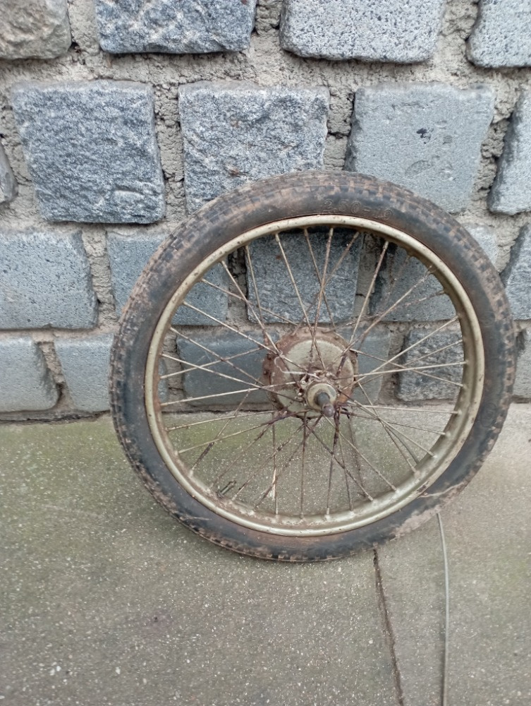 Přední kolo Manet - 2