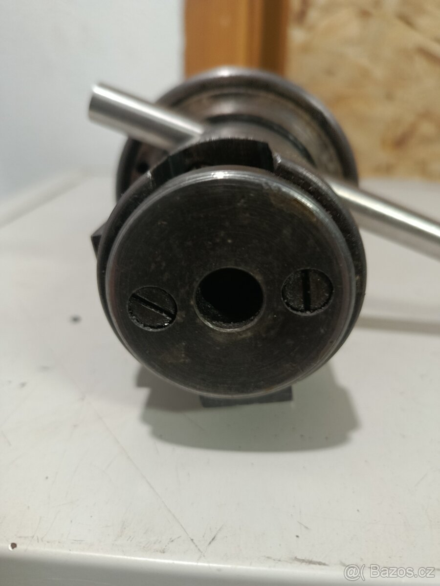 Zavitovaci hlava - 2