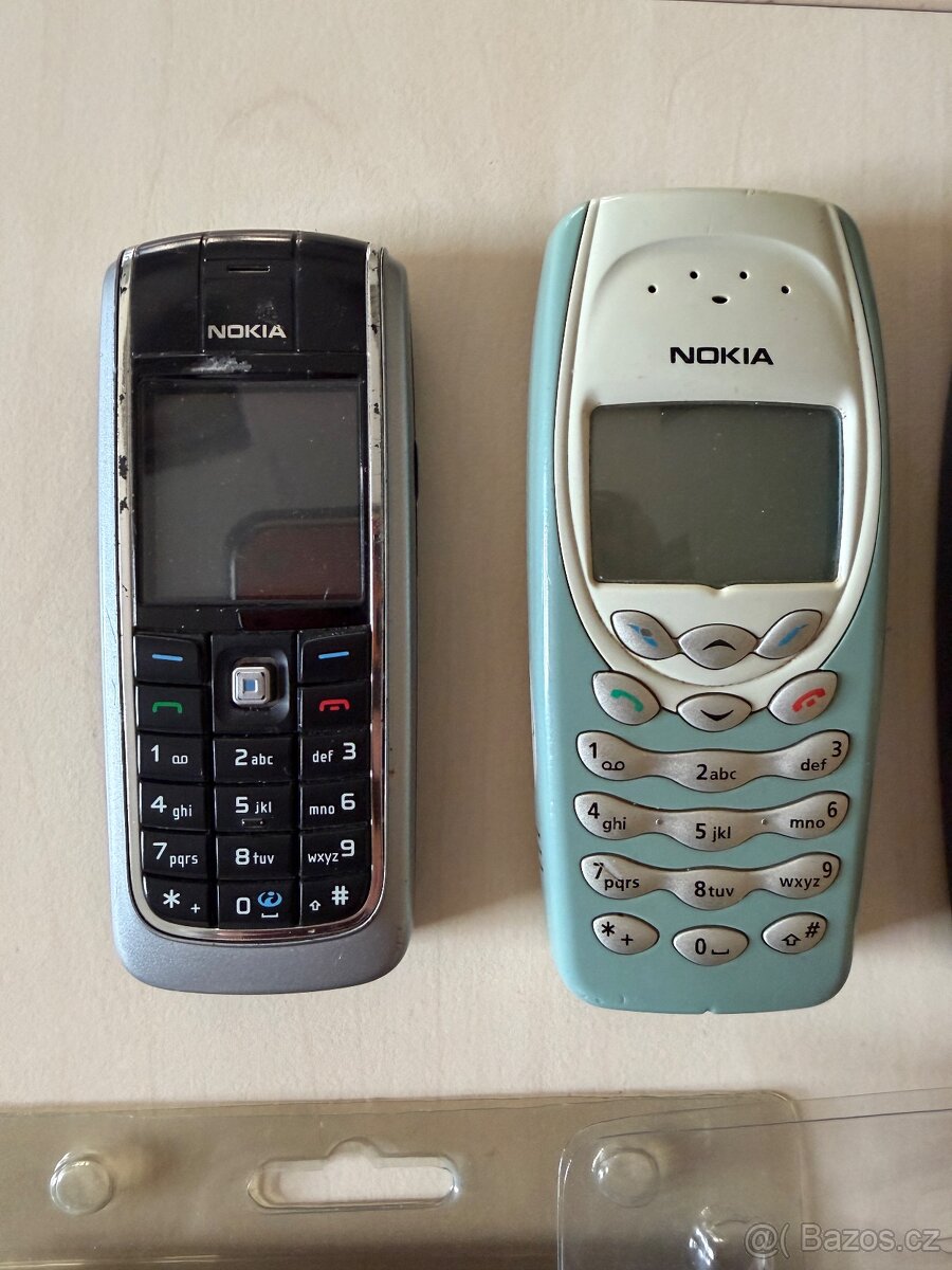 NOKIA: 3310; 3410 + kryty; - 2