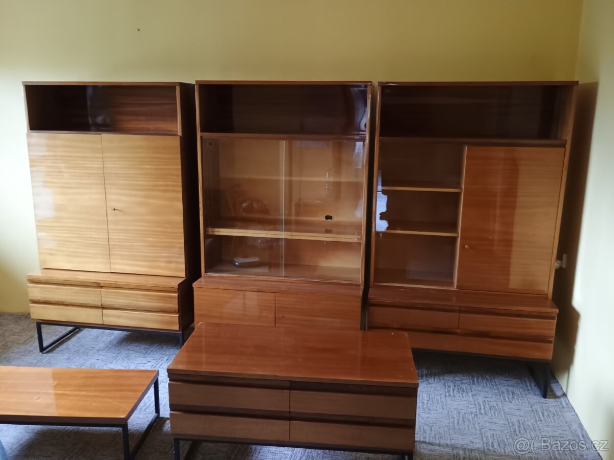 Retro obyvaci stena belmondo - 2