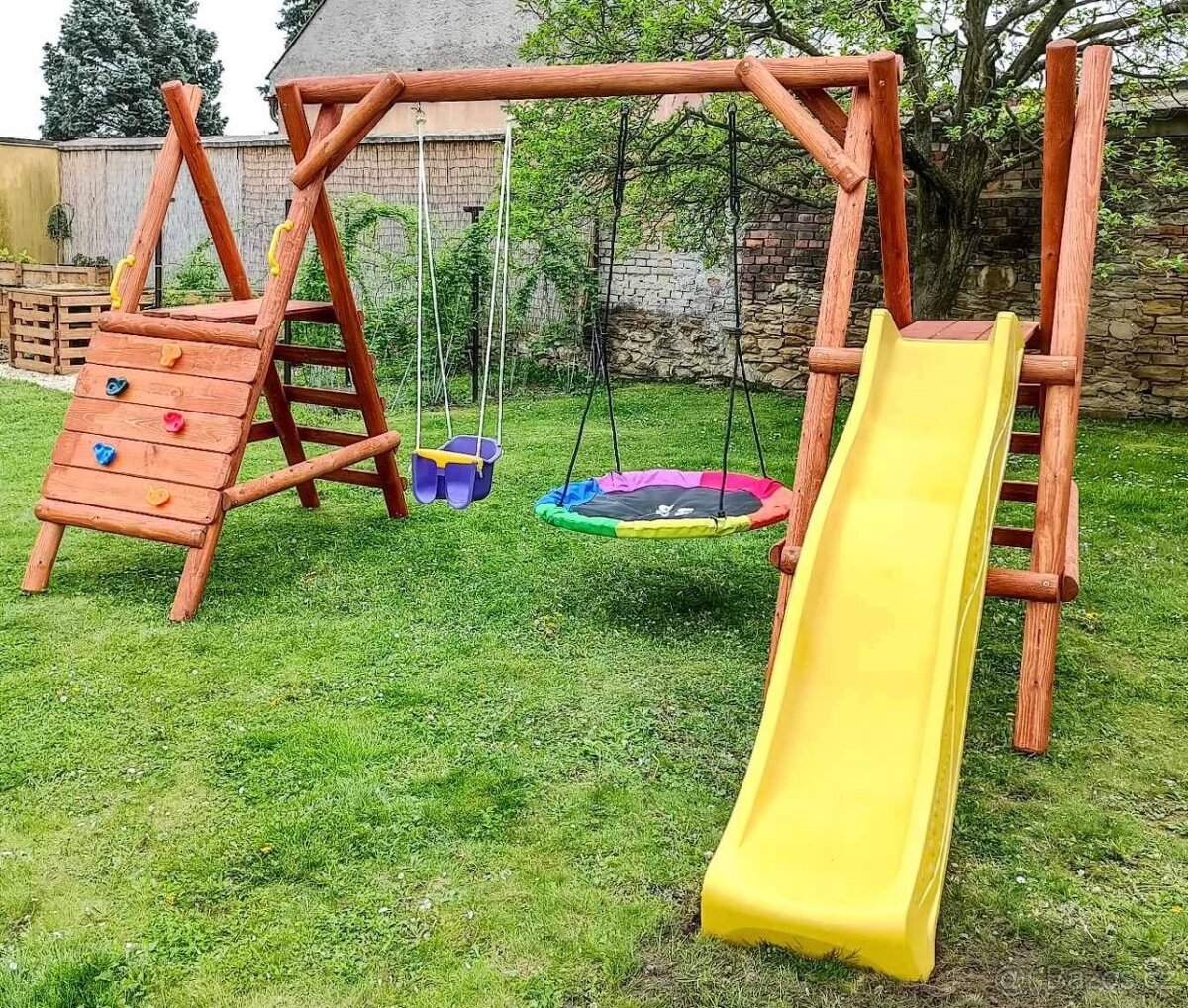 Dětské hřiště se skluzavkou - 2