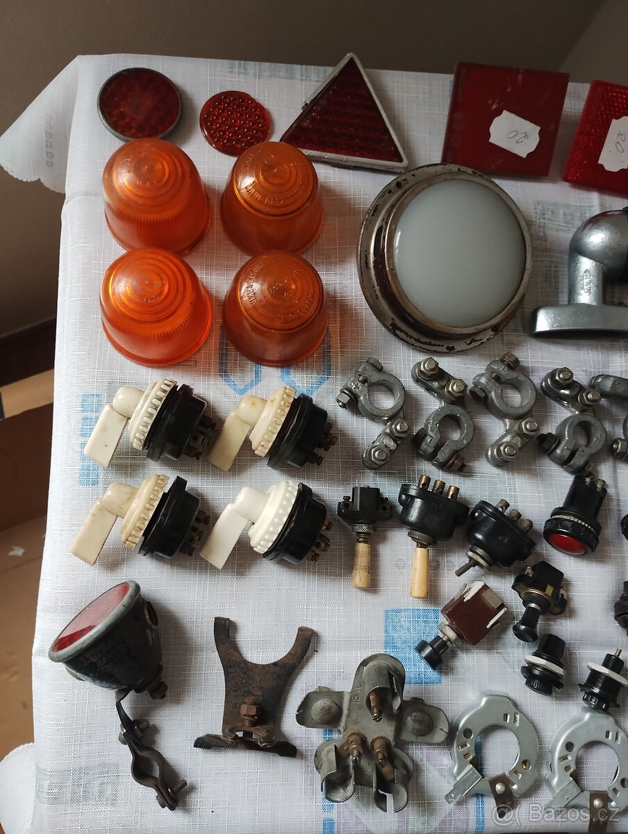 Směs náhradní přepínačů, světel a dílů na veterány ŠKODA - 2