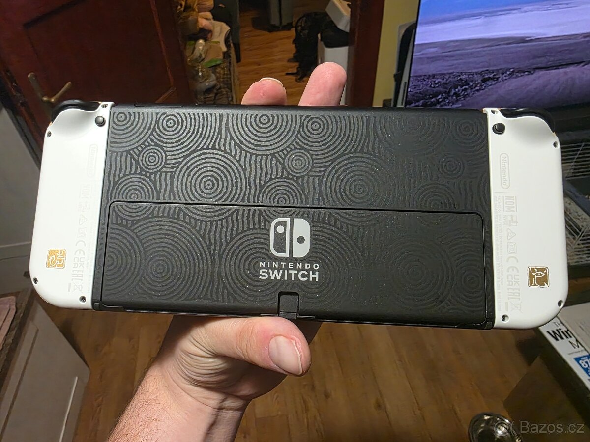 Nintendo Switch OLED The Legend of Zelda: Tears of the Kingd - 2