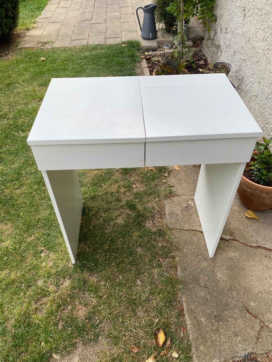 Prodám kosmetický stolek - 2