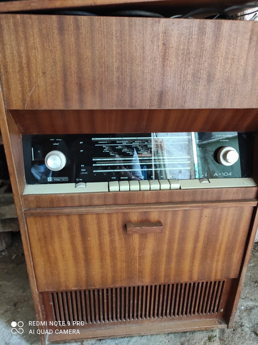 Retro rádio s gramofonem - 2