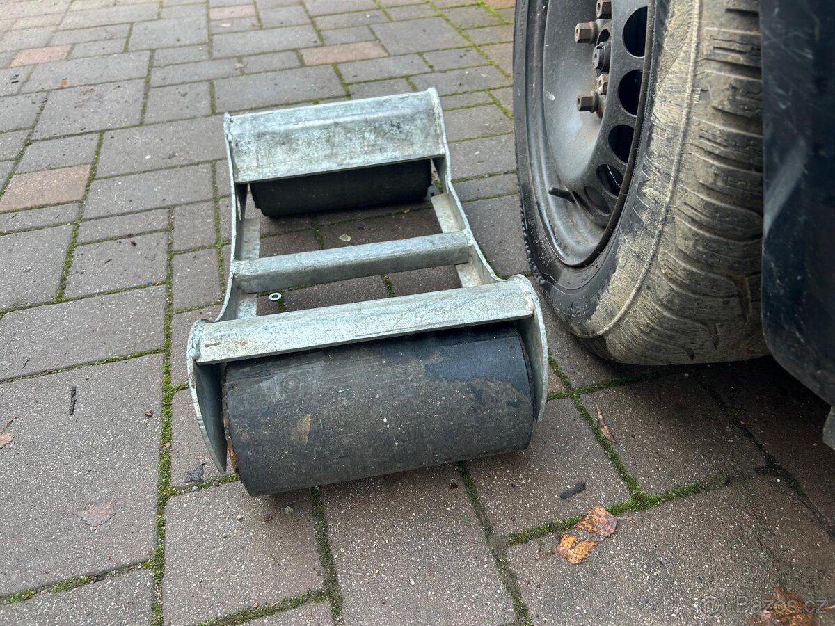 Manipulační vozík pod poškozené kolo - 2