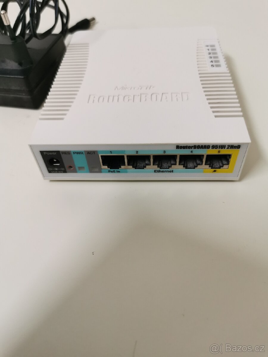 Router MikroTik RB951Ui-2HnD - 2
