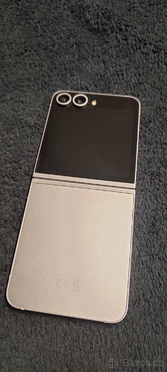 Samsung Z Flip 6 256GB - 2