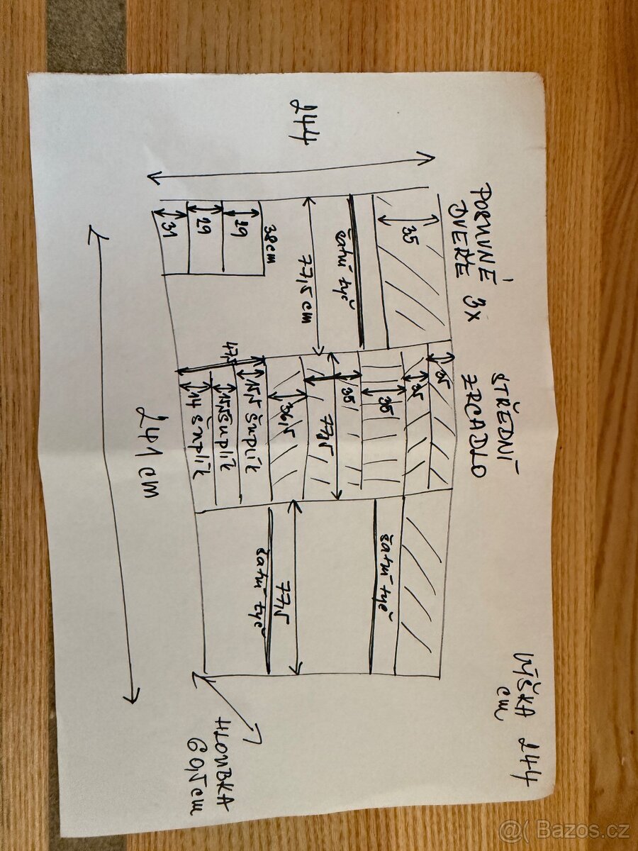 Šatní skříň - 2