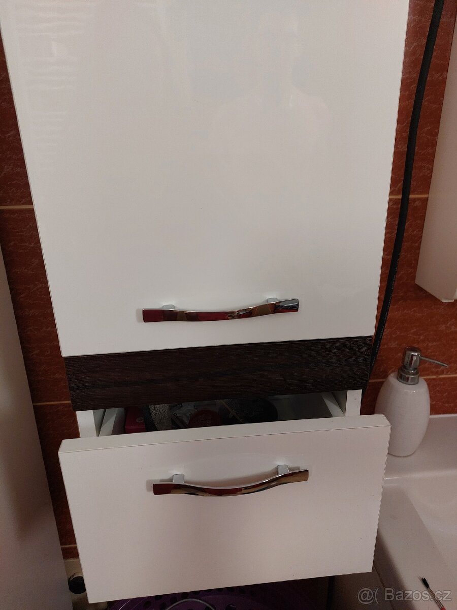 Koupelnová skříň - 2