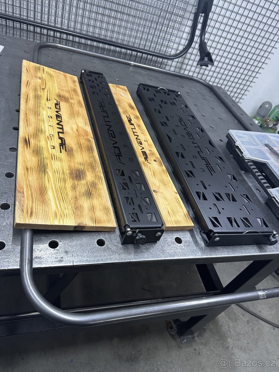 Police odkládací stul - 2