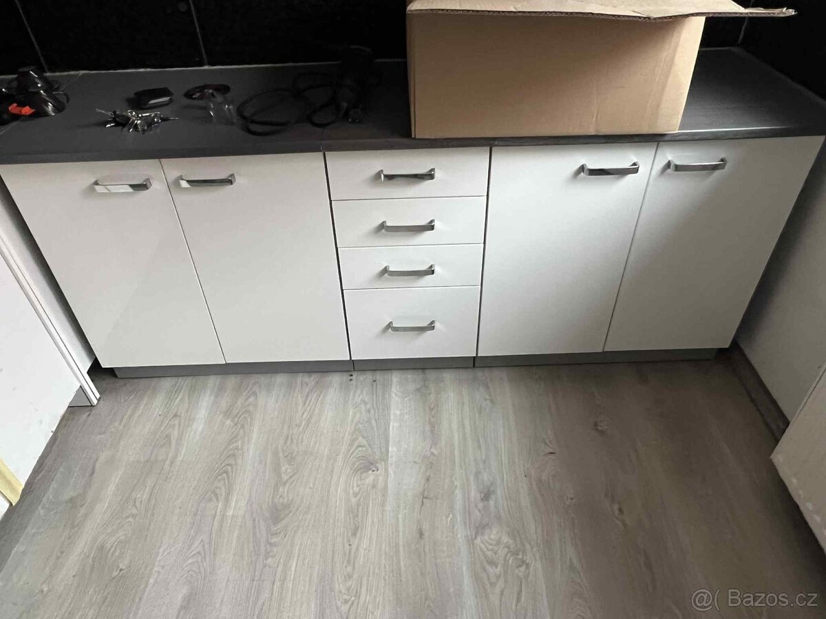 Kuchyňská linka se spotřebiči (kromě myčky) - 2