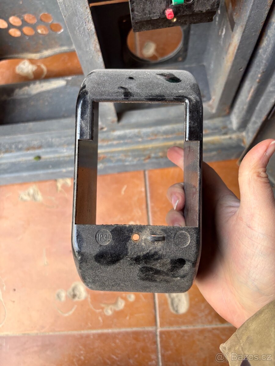 Kovová rozvodnice / rozvaděč / bedna - 2