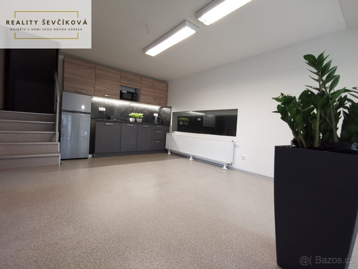 Pronájem komerčního objektu 300 m 2 + 400 m2 zpevněné plochy - 2