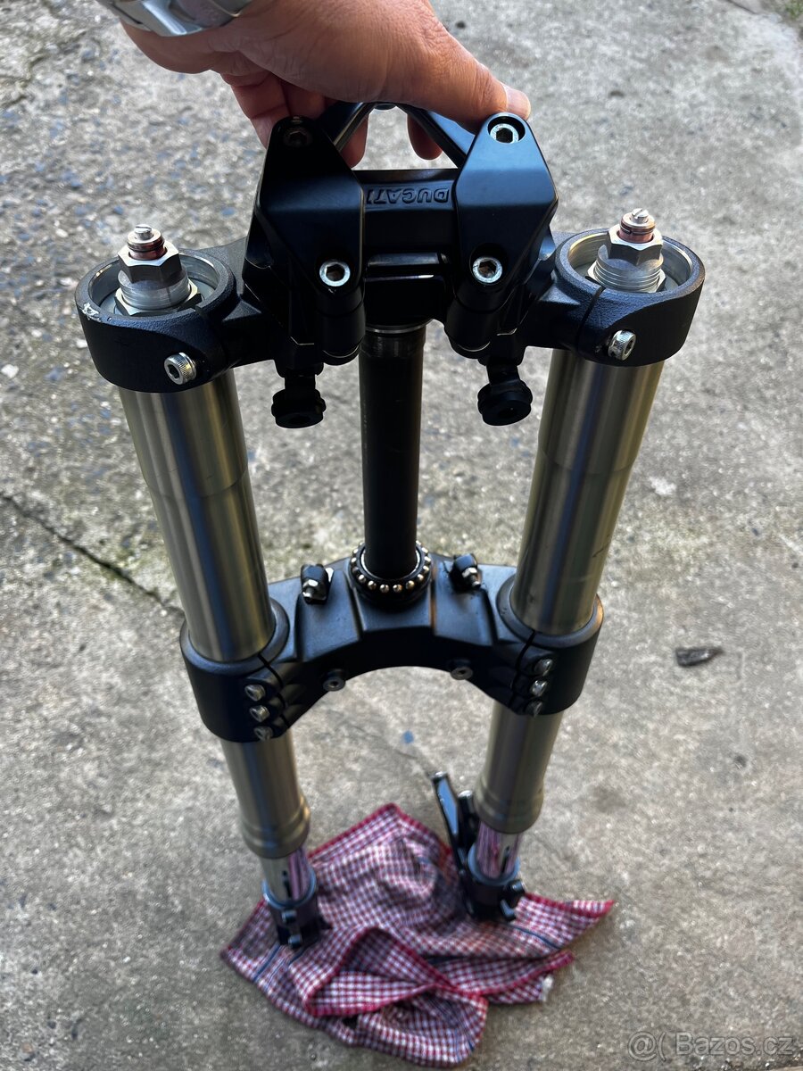 Kompletní vidlice Ducati Streetfighter 1098 + brýle - 2