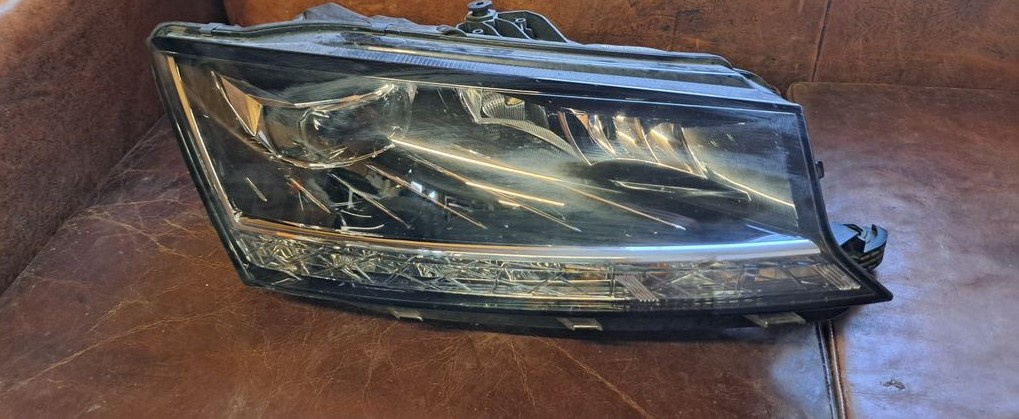 Prave predni svetlo led skoda fabia III facelift - 2