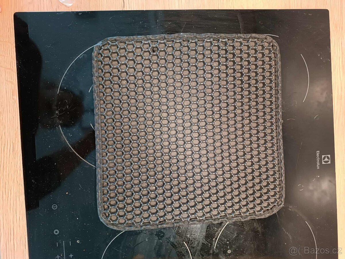 ZDARMA pro kočky - podložka a škrabadlo - 2