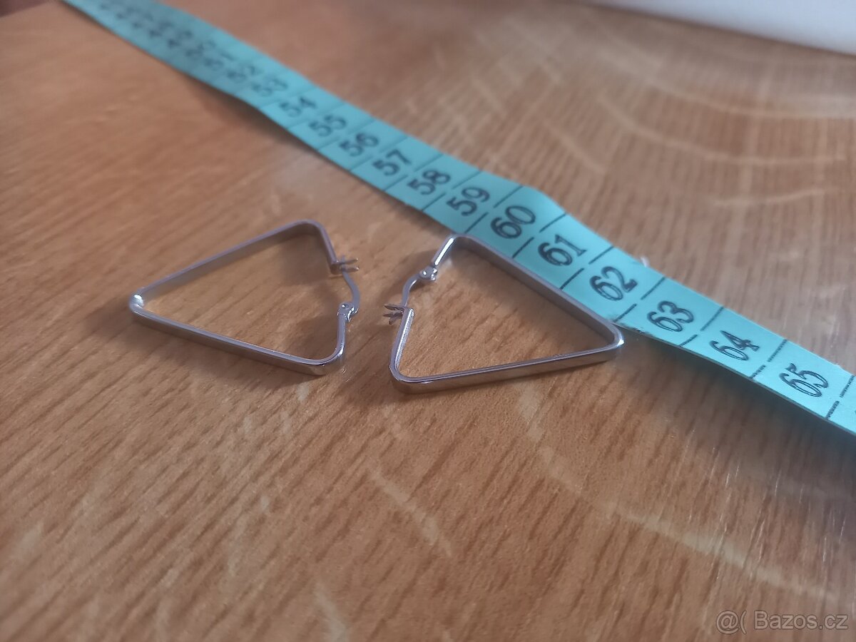 Náušnice chirurgická ocel - větší trojúhelník - 2