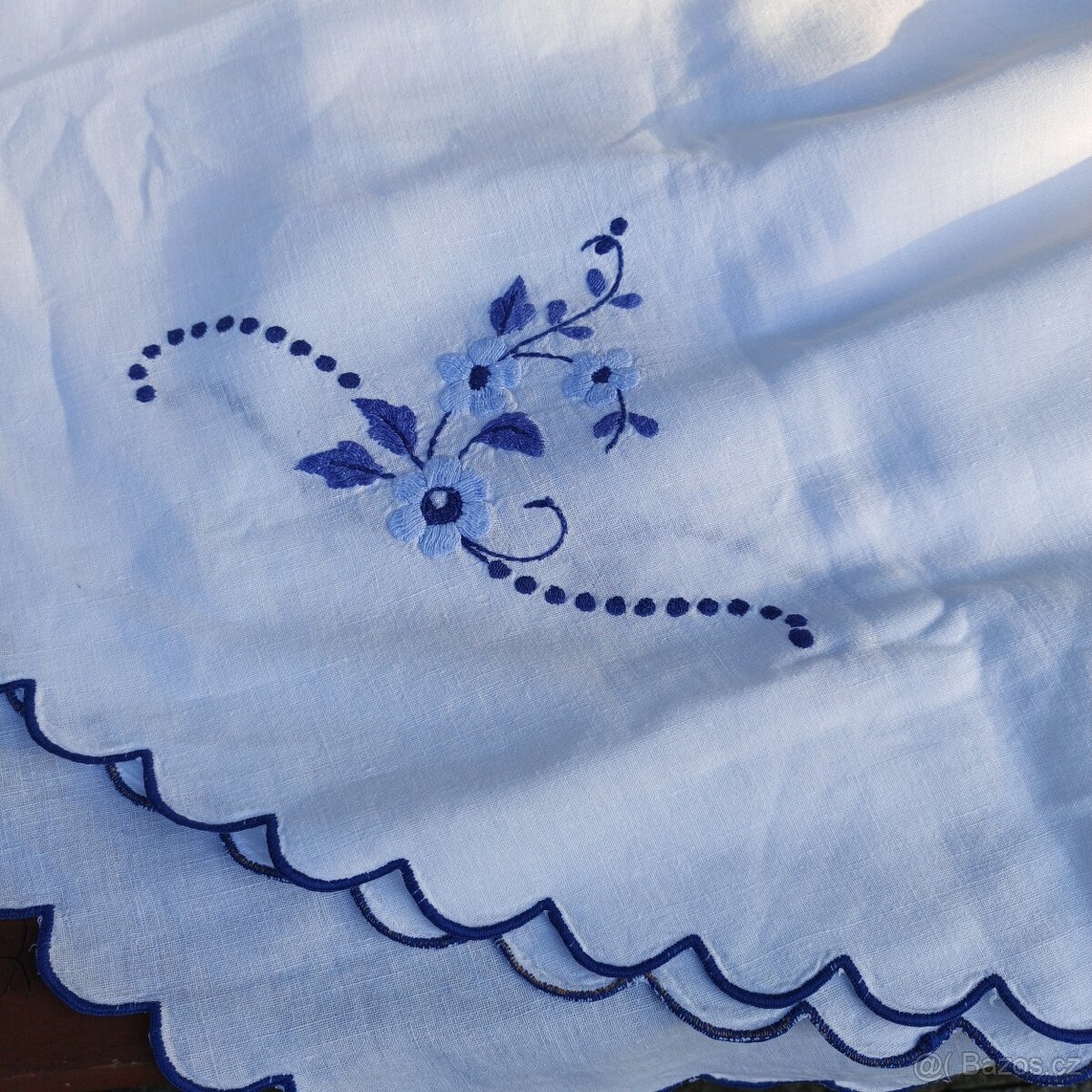 Vyšívaný ubrus - 2
