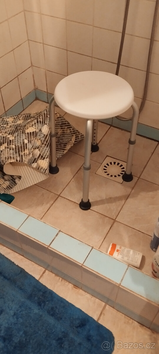 ŽIDLIČKA DO SPRCHÁČE - 2