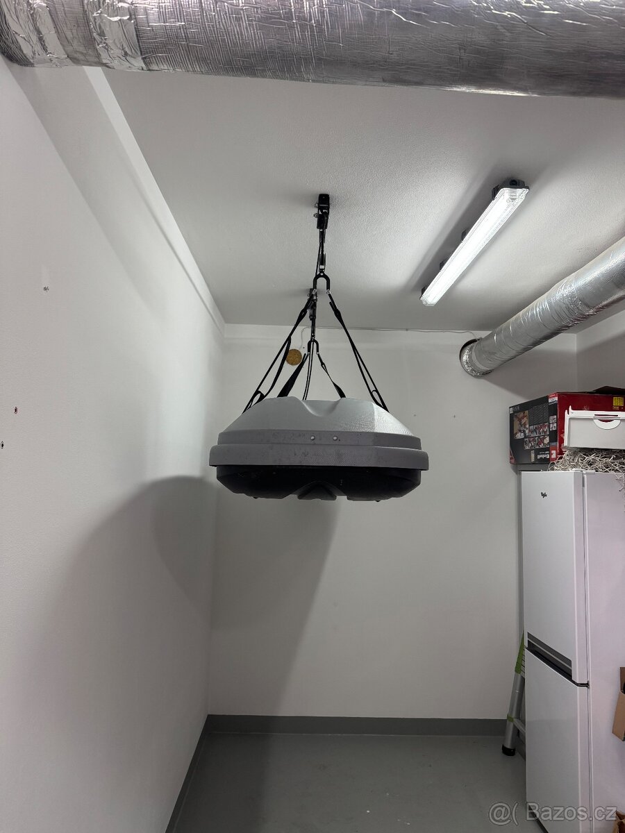 Kladkový držák střešního nosiče do garáže - 2