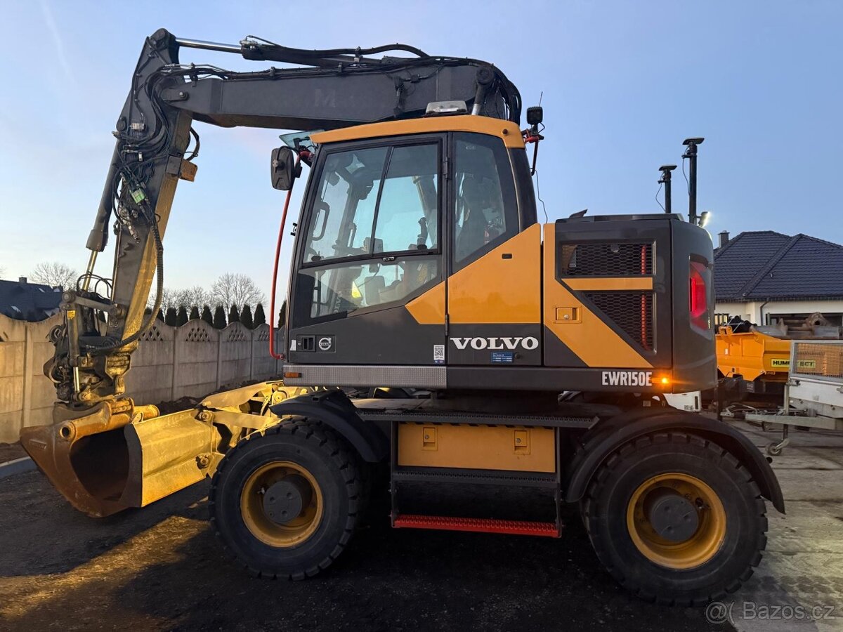 Kolový otočný bagr VOLVO 150E - 2