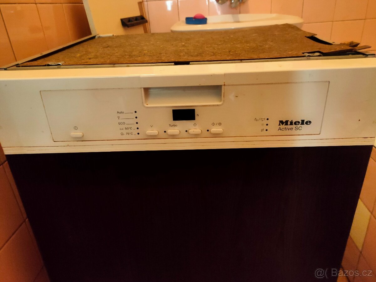 Myčka Miele,vestavná 60 cm , s panelem - 2