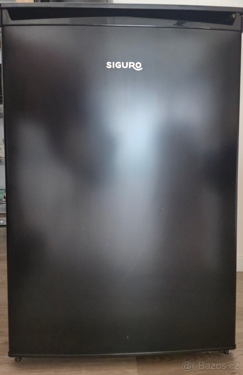 Prodám malou černou lednici (bez mrazáku) – v záruce - 2
